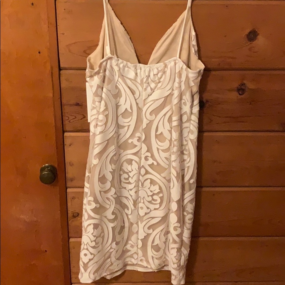 Dress - Picture 4 of 4